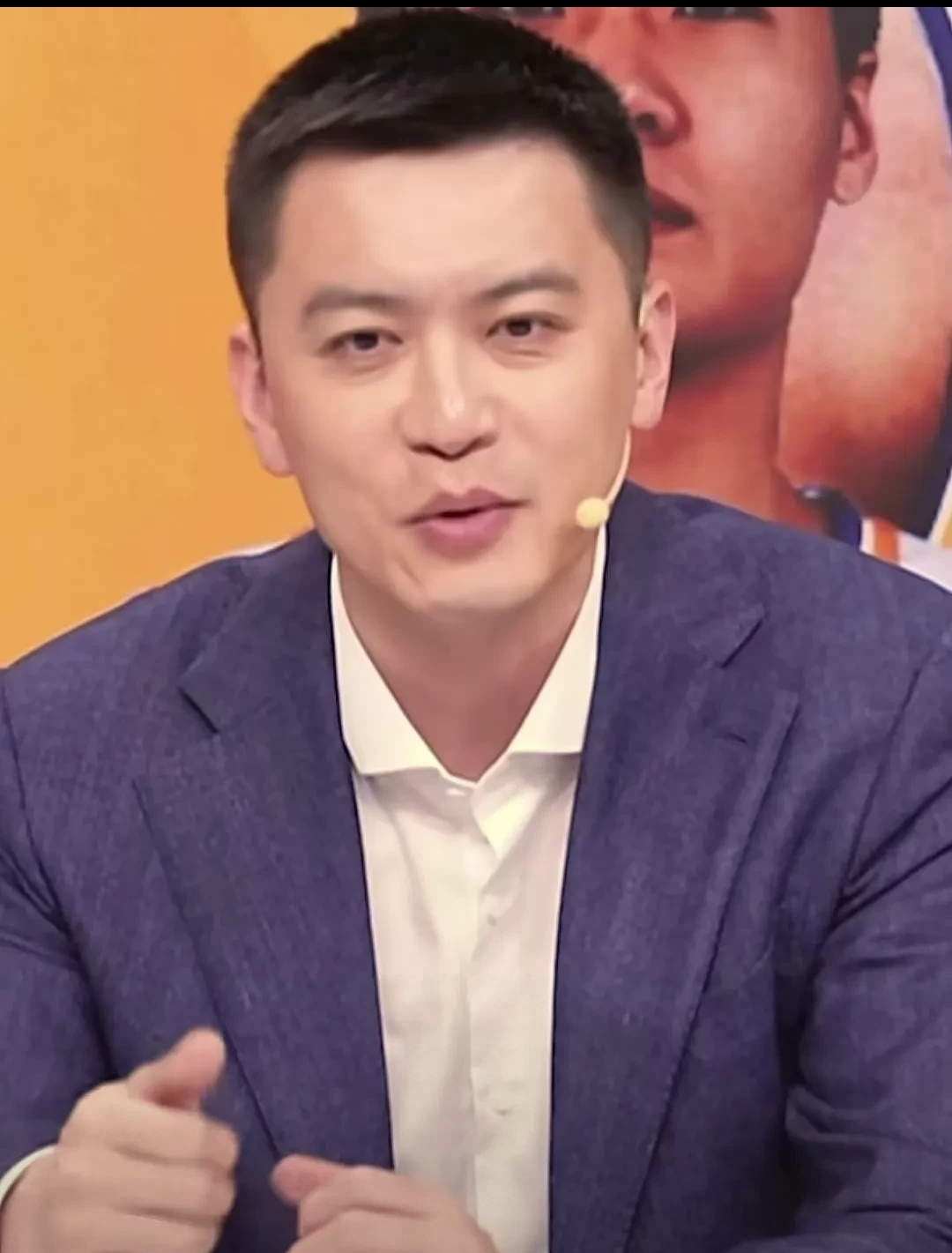 杨鸣指导赛后发言总结杨鸣指导以解说嘉宾身份赛后坦诚发声，整体围绕致歉、情感剖白、