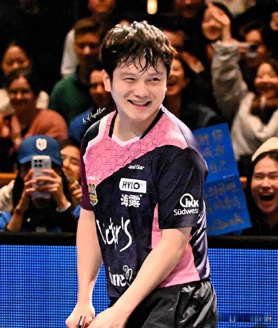 提起樊振东，没人能拒绝这个踏实到骨子里的乒乓猛将！球台上他是火力全开的“小胖