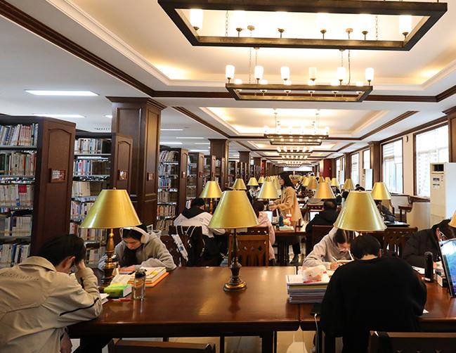 2026研究生报考人数343万，比2025年报考人数388万少了45万人，比20