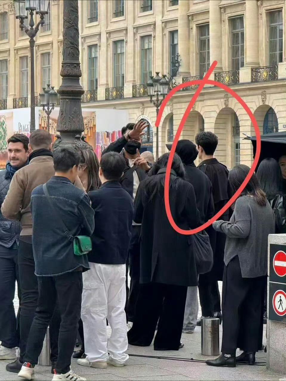 😁原来肖战谍报杀青后，Gucci包机接他去巴黎拍广告去了，又要有全球大片看了，