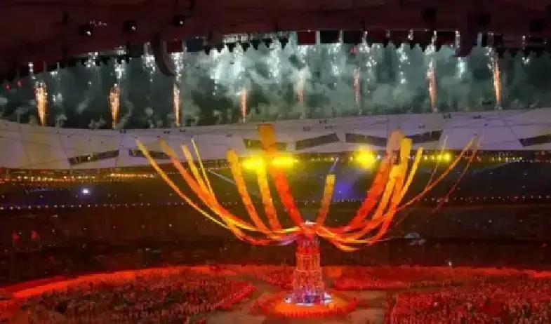 国际奥委会现在的脸色，估计挺难看。咱们这边全运会办得热火朝天，对那边的申奥