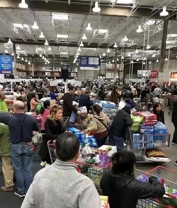 终于明白我国GDP是美国70%，人口是他的四倍，为什么我们的内需没有美国那么旺盛