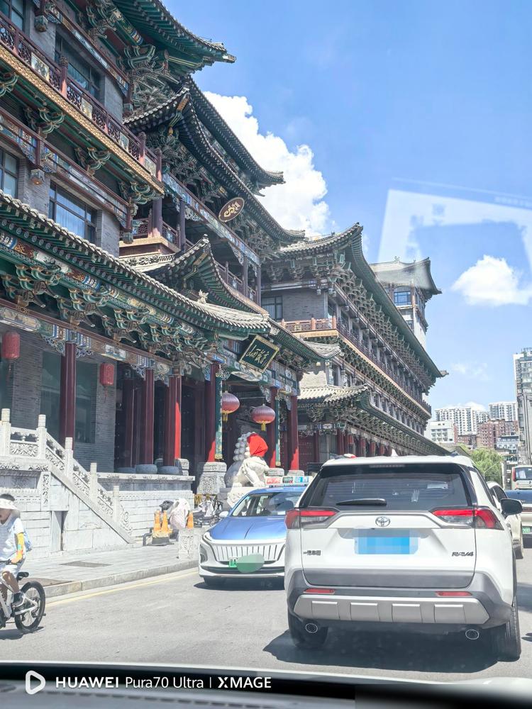 太原之行的后两天，换到了山西饭店来住，起因是年初在金陵饭店的大堂，几个小伙子在讨