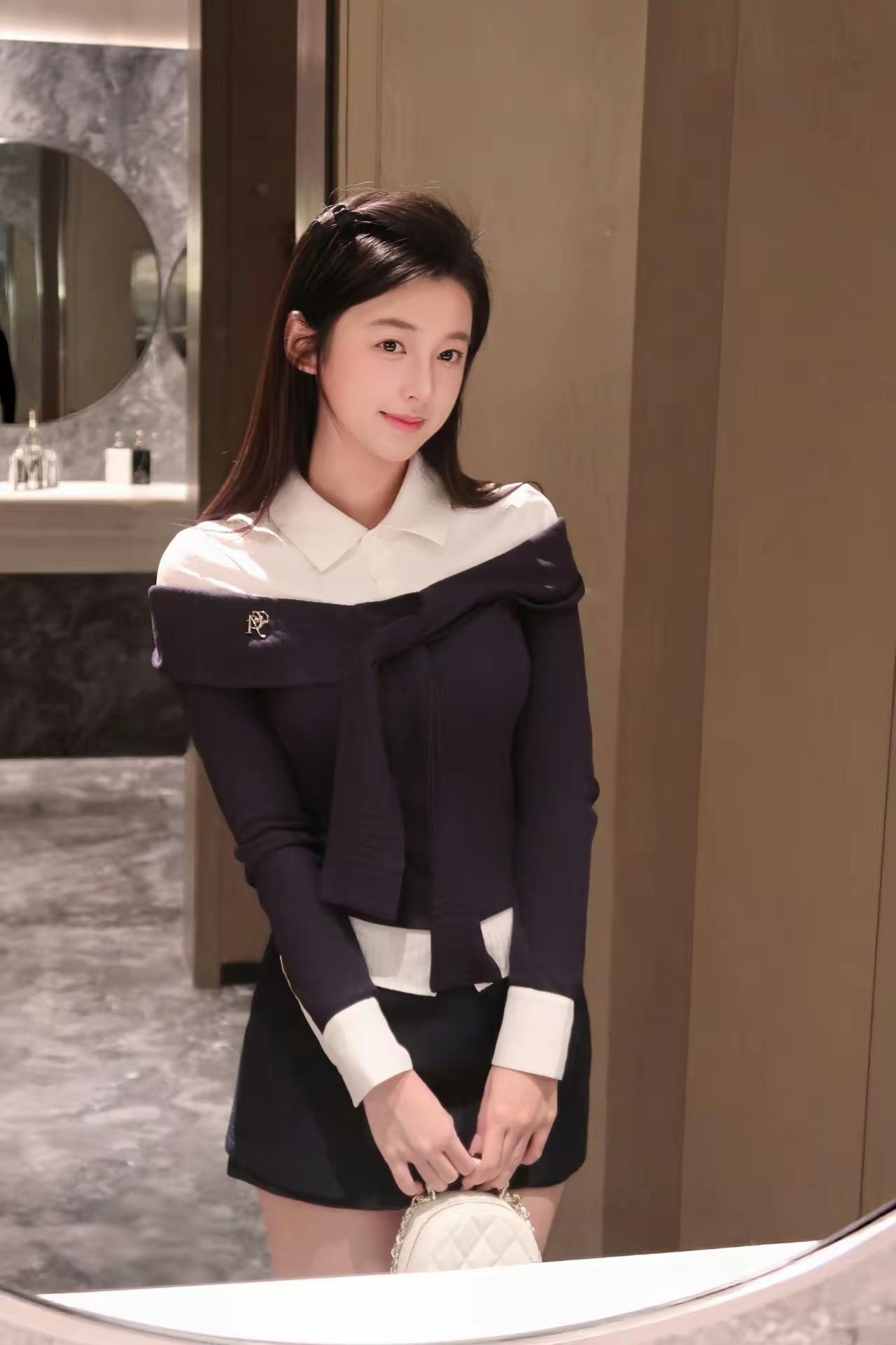 女人基本都是跟着感觉走的，只要她对你有感觉，她就根本不在乎你年龄大不大，长得帅不