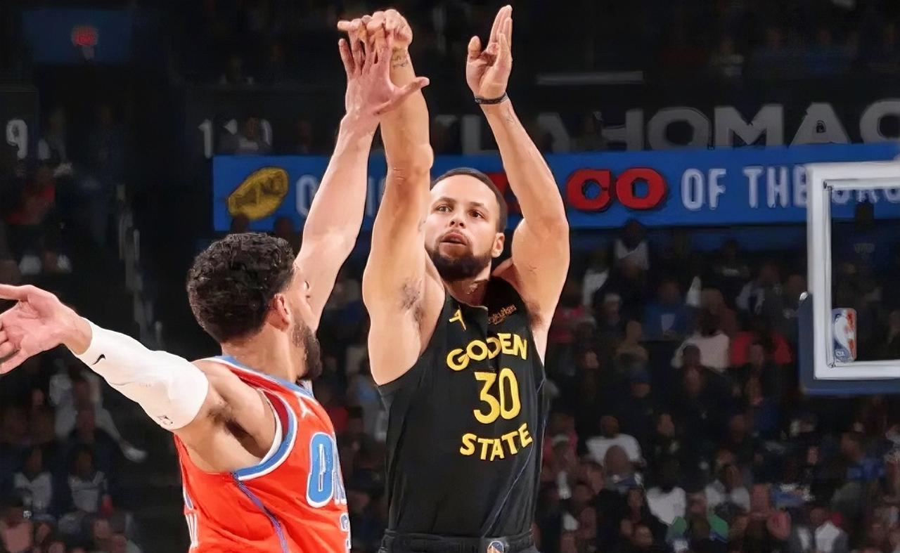 勇士最大的问题就是根本没有射手！谁能想到曾经的三分大队会到了这步田地，打硬仗时