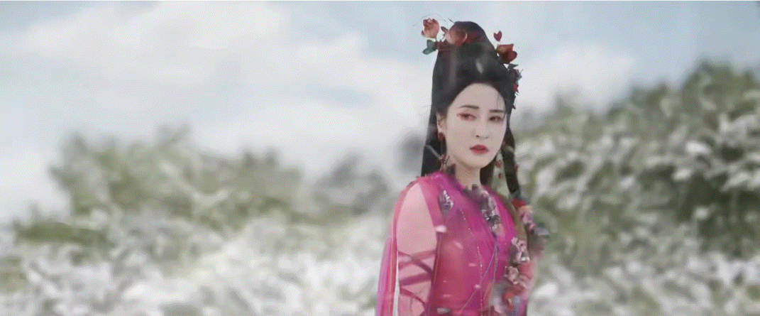 废柴夫人开大救夫《临江仙》里李青月这反转绝了！平时看着像废柴小师妹，危急时刻直接