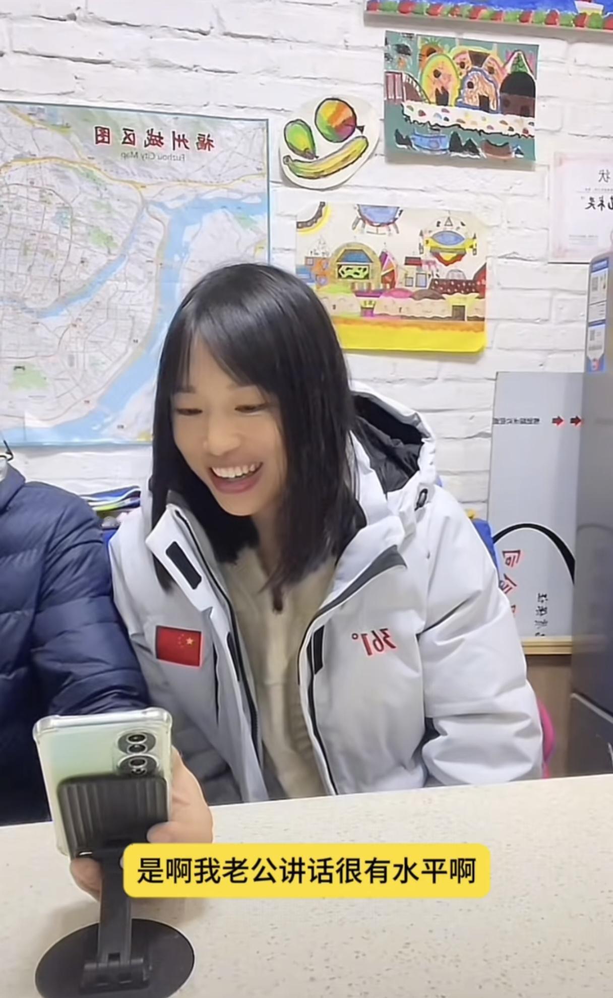 张水华老公的情商还是很高的！1月8日晚，张水华和他的老公直播回应361代言状况，