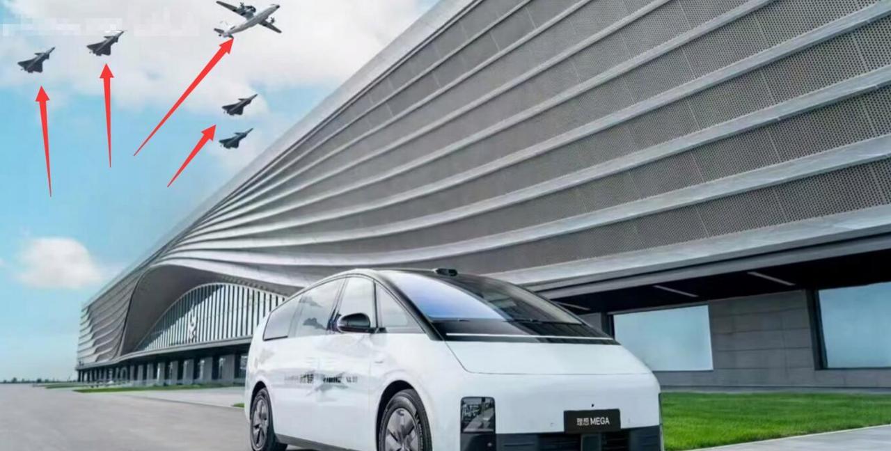 理想汽车2025年八九月营销似乎有点过度，在理想i8上市之前，与乘龙卡车碰撞引发