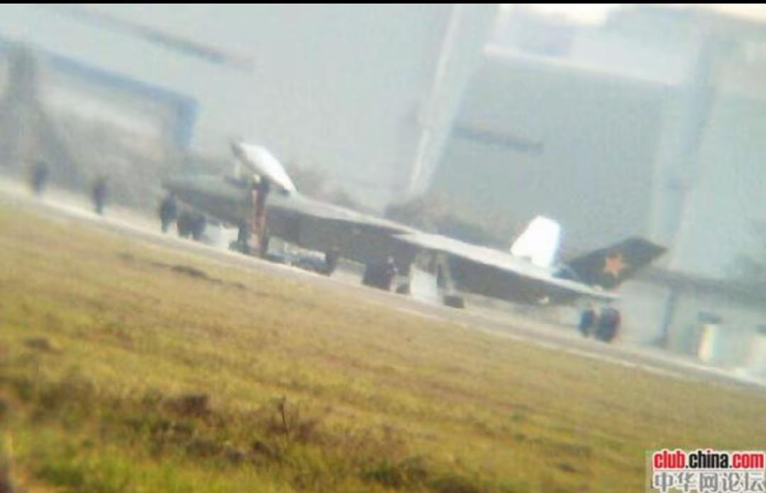 当年这一组图片，大家第一眼看到，是不是以为都是假的？当时在论坛上讨论的可激烈