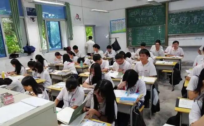 高中阶段，成绩好的几个秘诀！1、顶级天赋+努力+正确的方法=清北复交！那些考上