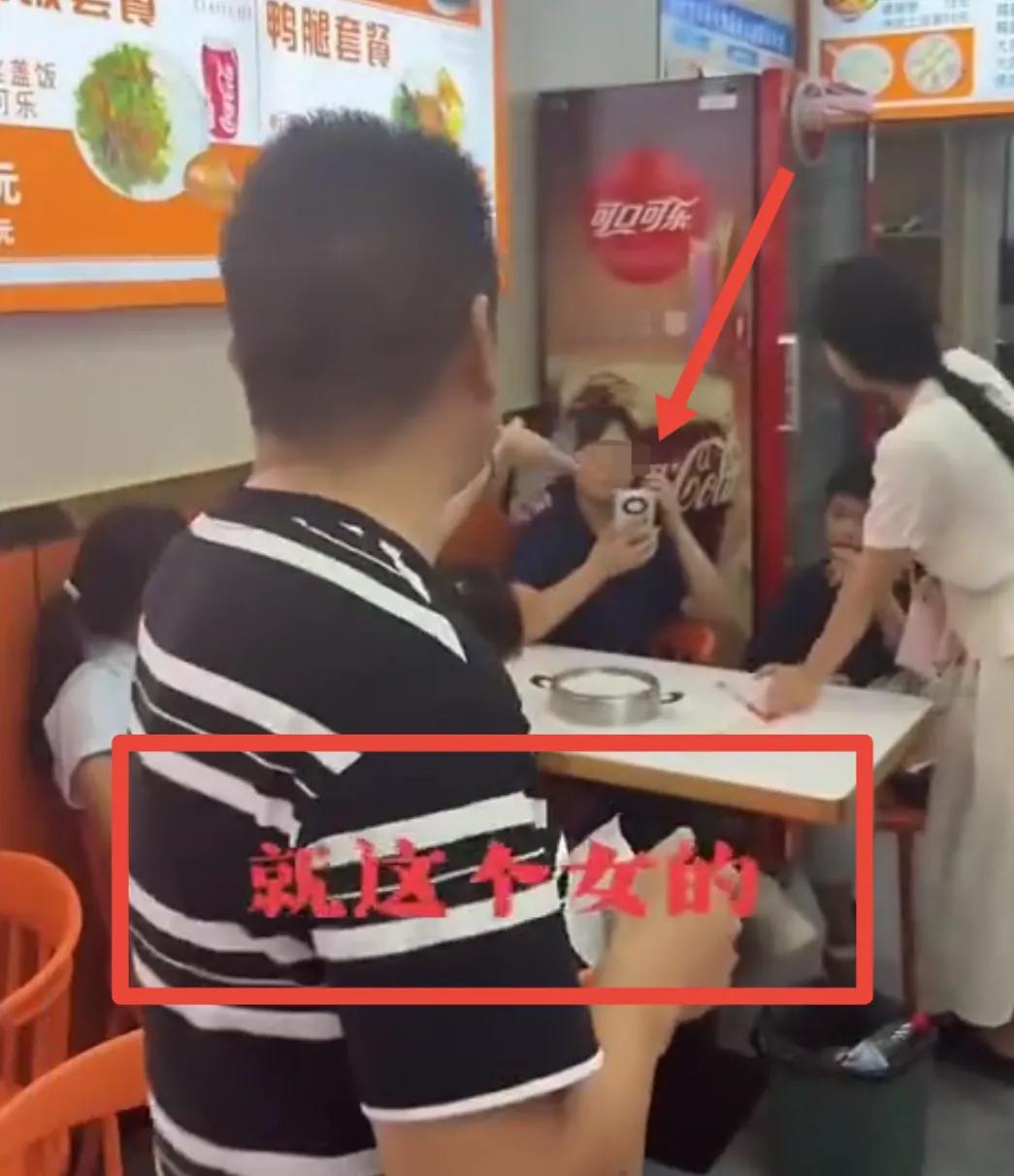吃相太难看，活不起了？两个大人带着五个孩子，在饭店只点一碗面。由于该饭店推出