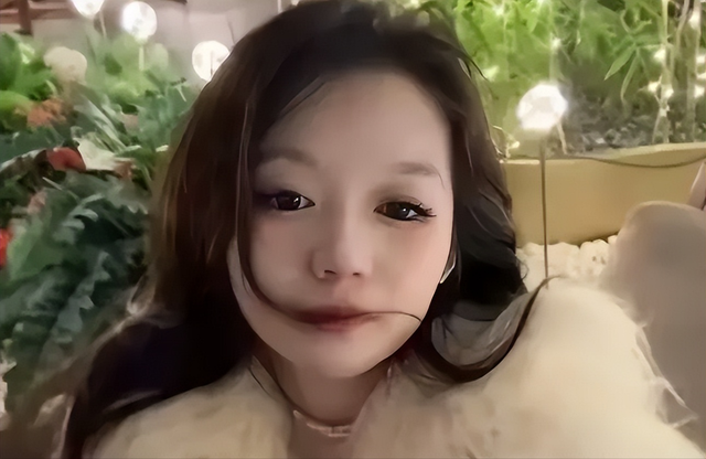 董小姐朋友圈袒胸露乳,在医院也风情万种,把白大褂穿成了纯欲风
