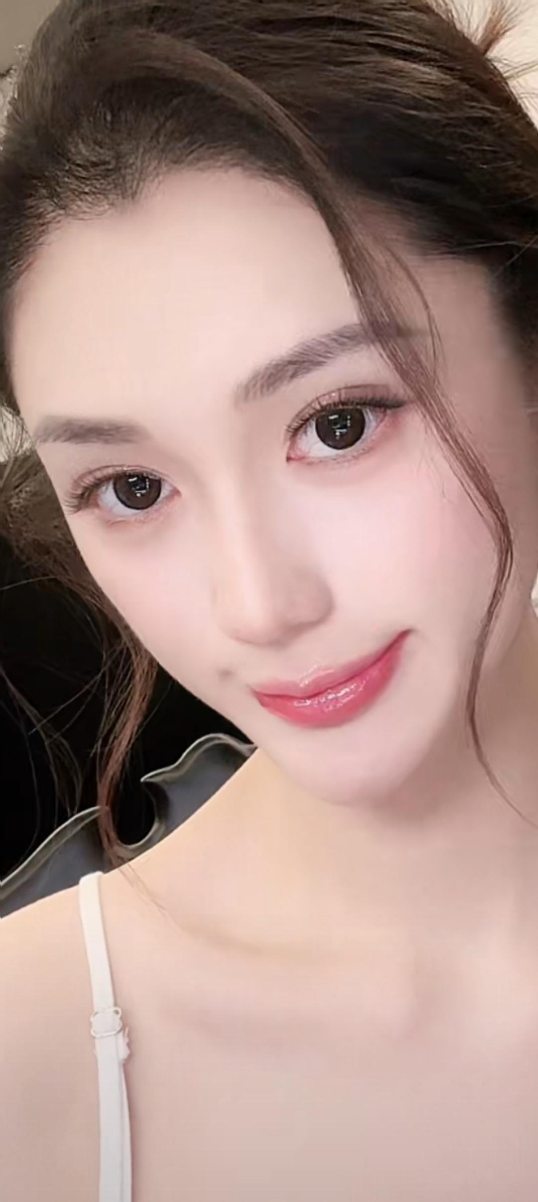 这姑娘看起来真温柔。