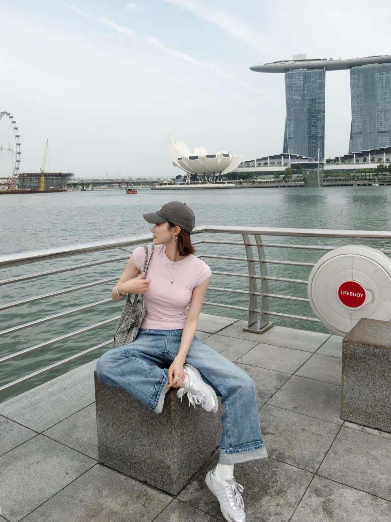 🌿松弛感韩系休闲风穿搭这套穿搭是城市漫游、旅行打卡、日常通勤、闺蜜约会的万