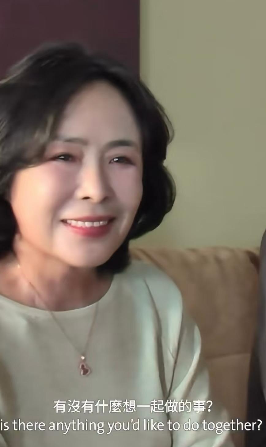 “屏保是全家福，赢球先找妈。”网友一句话，把王楚钦戳上热搜。5月20号母