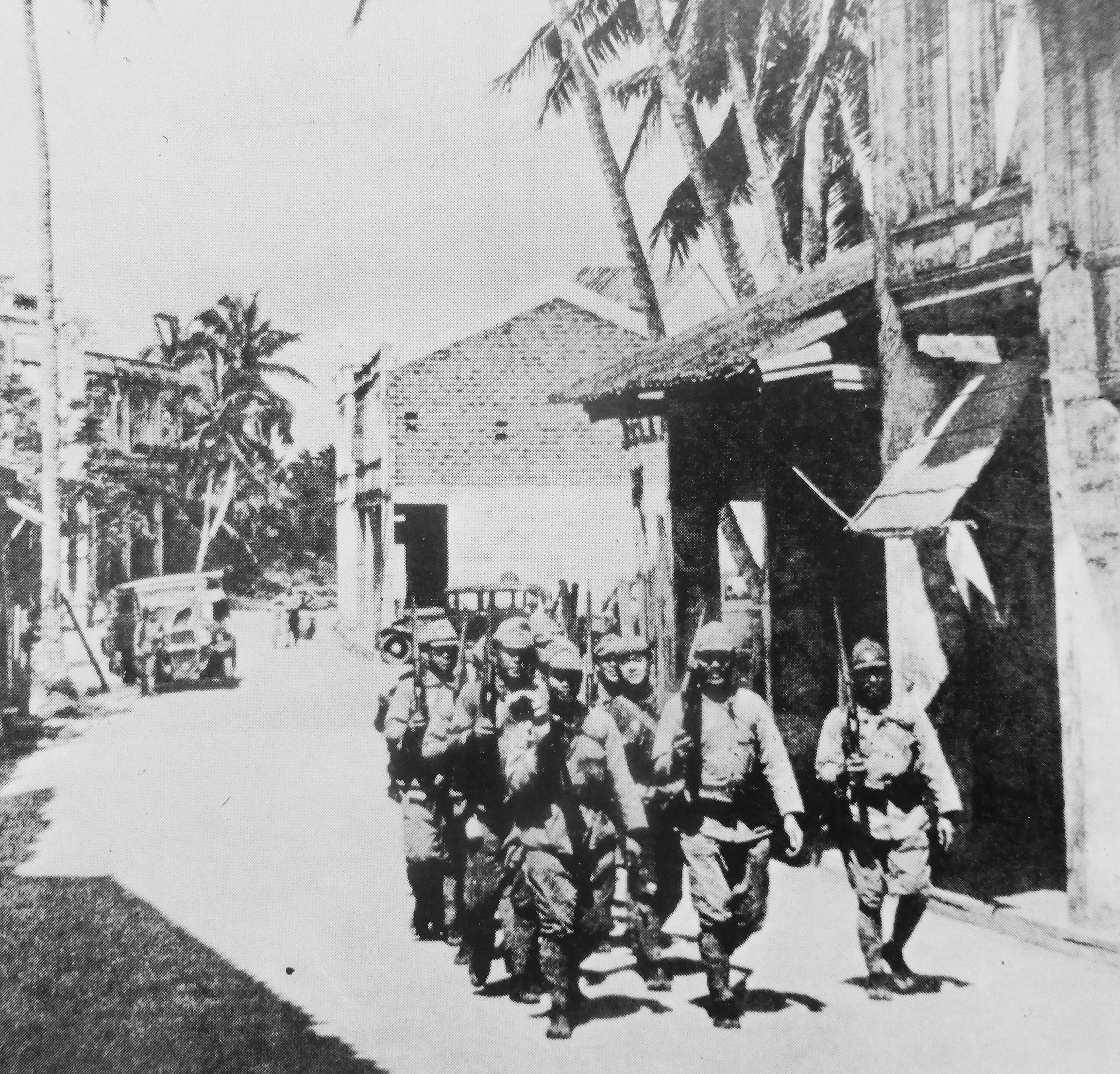 1944年，日军在关岛巡逻。