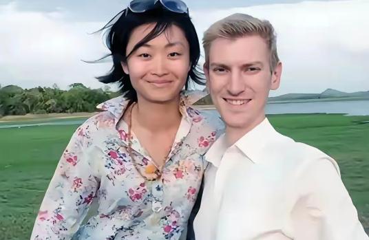 应该会遗憾吧，退休后，敬一丹没有抱到外孙女或者外孙子，因为女儿跟女婿两人丁克，这