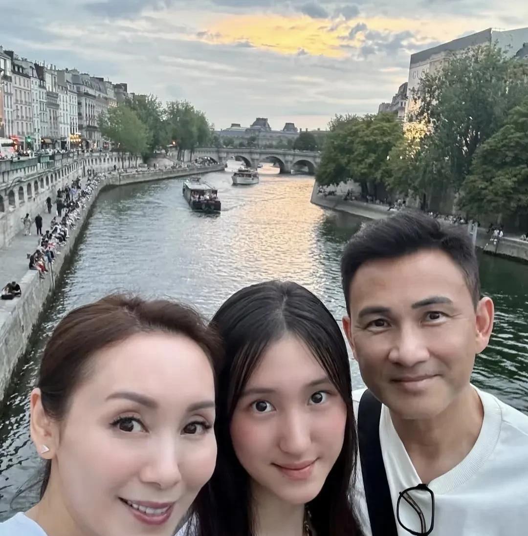 基因这个东西，真的是选差不选好，就像郭可盈两口子年轻时男帅女美，但他们的女儿是一