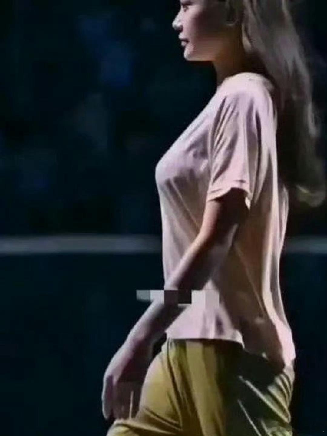 差点没认出来，这是郝蕾啊？这么普通的衣服，穿在她身上，咋就看着这么高级呢？