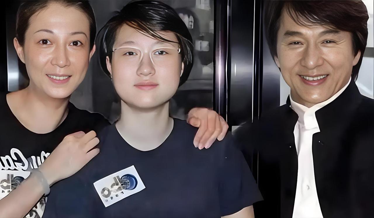 吴绮莉到底收没收成龙几千万？双方支持者各执一词。支持吴绮莉的网友说，她没收，没谈