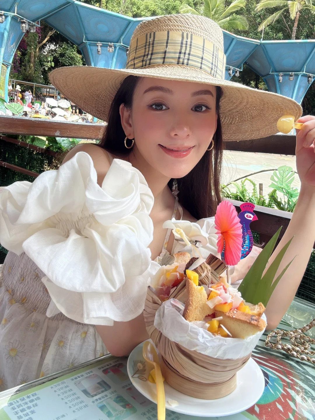 方媛和娃在西双版纳，两个女儿真漂亮！​​​