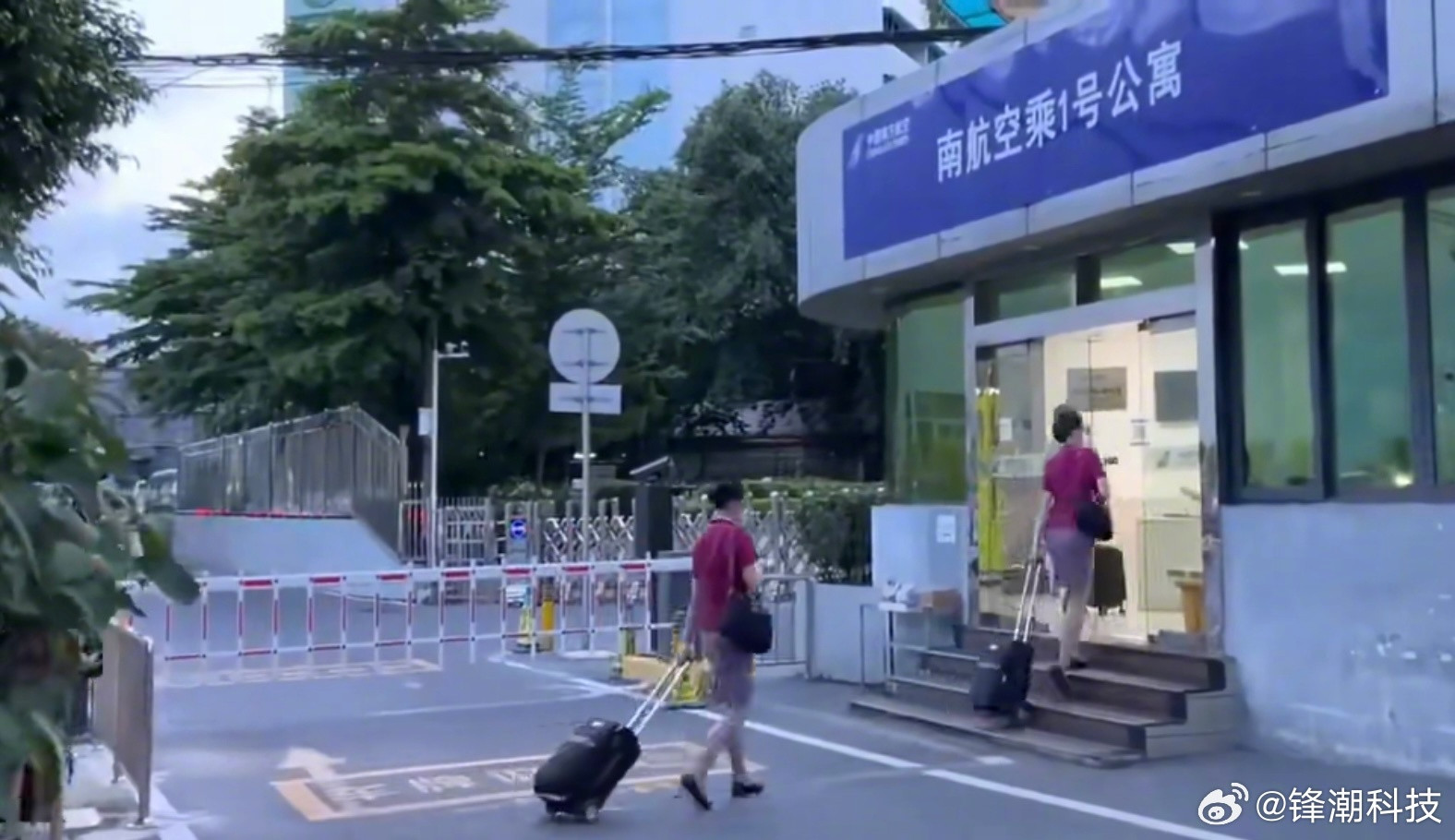 广州空姐村「南航空乘1号公寓」这么大个字是看不见吗？这也能带低俗节奏的……离机