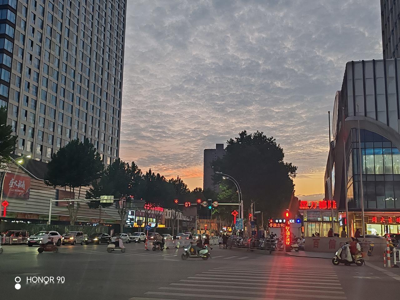 教师有可能会看教龄直接晋级。不看好，只是有一点点可能。根据2024