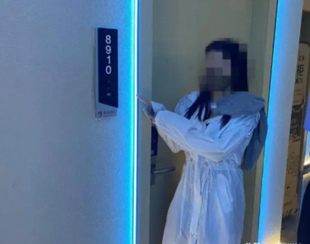 江西吉安，据公开新闻报道，男女相约来到酒店客房之后男子随即离开。而类似的情况并非