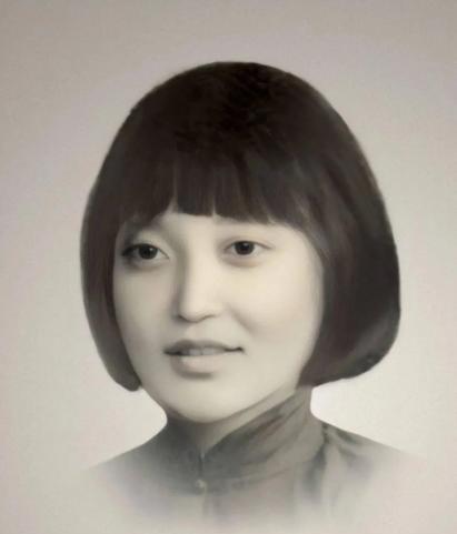 ☁1928年9月，因叛徒出卖，她被捕了。次年3月，她自己咬断脐带，在狱中生