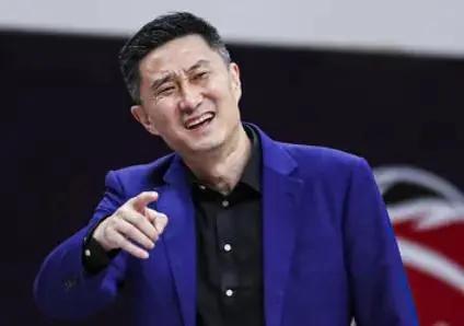 一场惨败，杜锋都懒得叫暂停了，广东队已经站在了悬崖边！能想到广东队打广州可能不