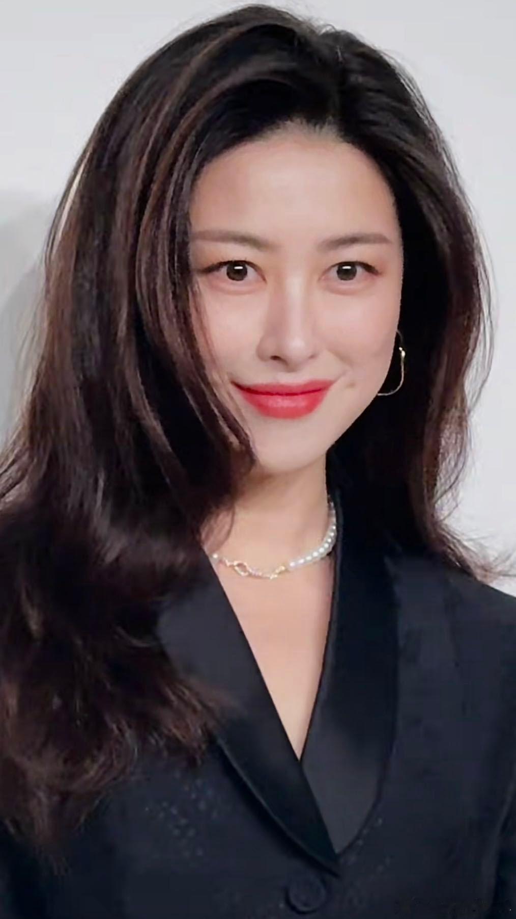 朱珠10秒切换10个表情惊讶、雀跃、失落、坚定…10个表情无缝衔接，连微表情都