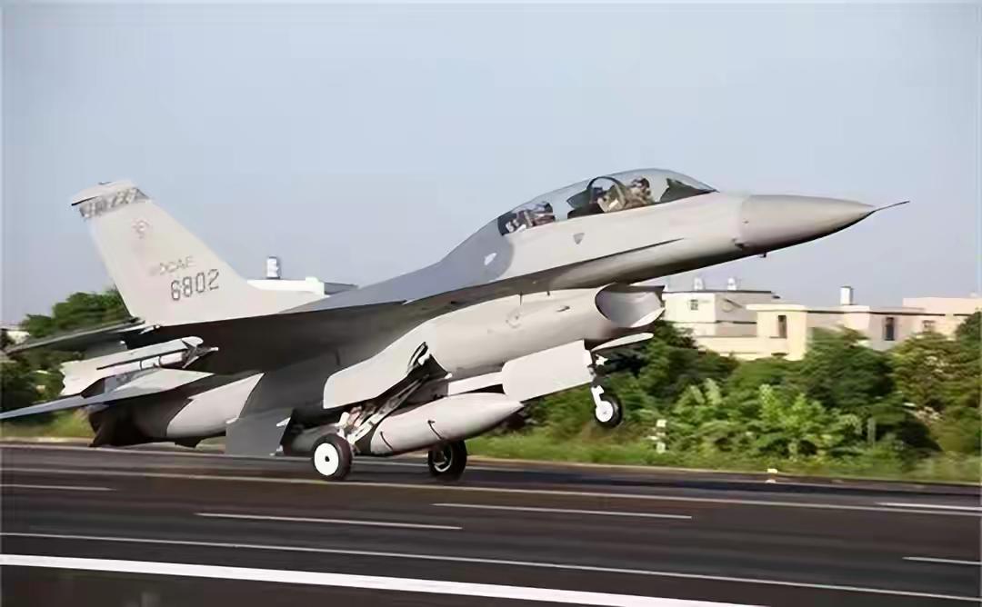 两岸统一后台军处置的务实路径两岸统一大业的最终完成，不仅需要军事与政治层面