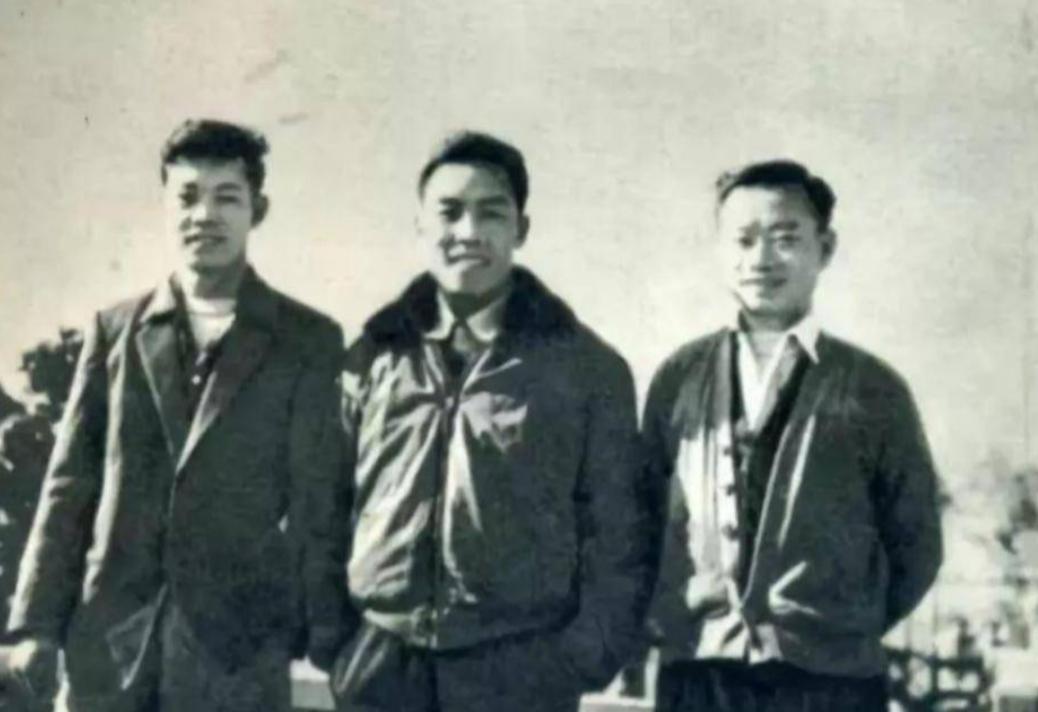 1956年1月，台北松山机场，蒋纬国专机突然起飞，塔台马上察觉出事了，对飞行员一