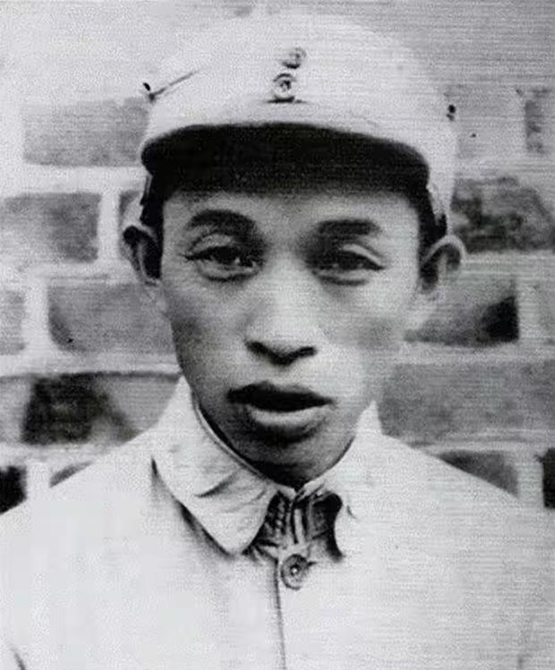 1955年，授衔结束后，王必成却很低落，陈毅追问：“你这是嫌中降低了？”王必成如