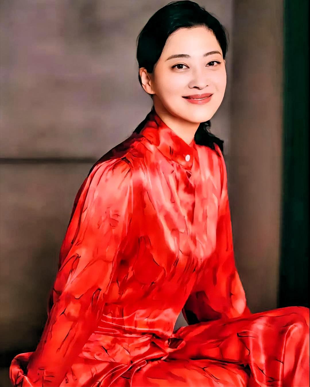 别吹梅婷是老天爷赏饭吃🙄说白了，她能红到现在，根本不是靠运气。长相普通