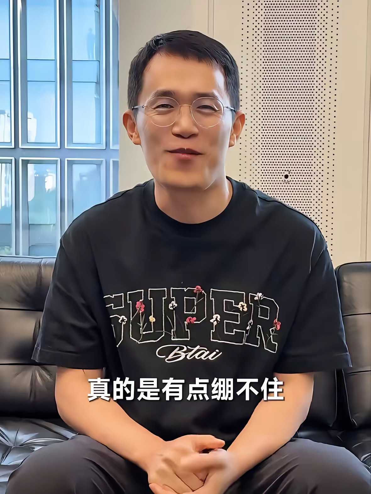 王腾的处境这下艰难了，接下来他可能面临3个选择：​1、转型做数码自媒体，他某博有
