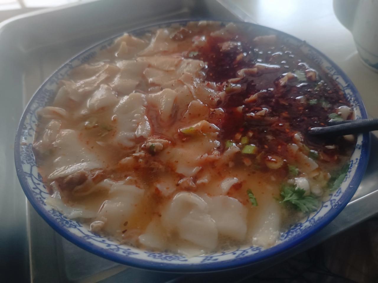 陇西人的美食，大肉揪面片，每次回老家必须来一碗大肉面，还记得二十几年前，那会从山