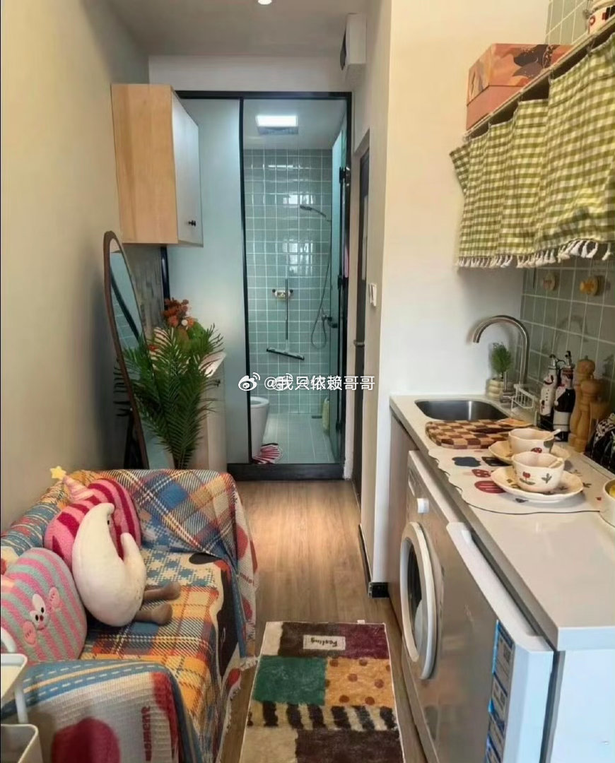 上海姑娘在上海全款买下实用面积约19㎡小宅，闺蜜笑称“巴掌大”，改造后反而羡慕极