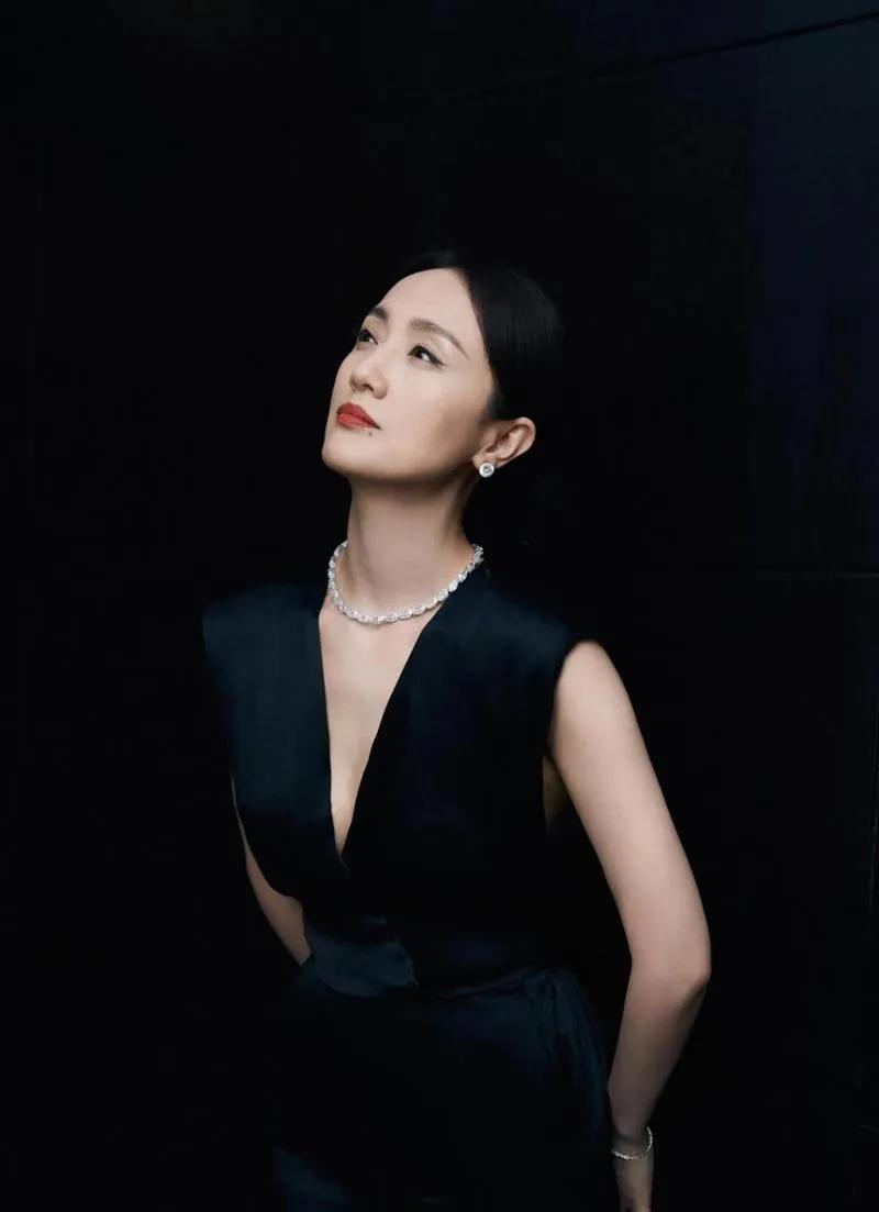 朱媛媛不为人知的背后故事朱媛媛，这位深受观众喜爱的演员，背后藏着诸多不为人知