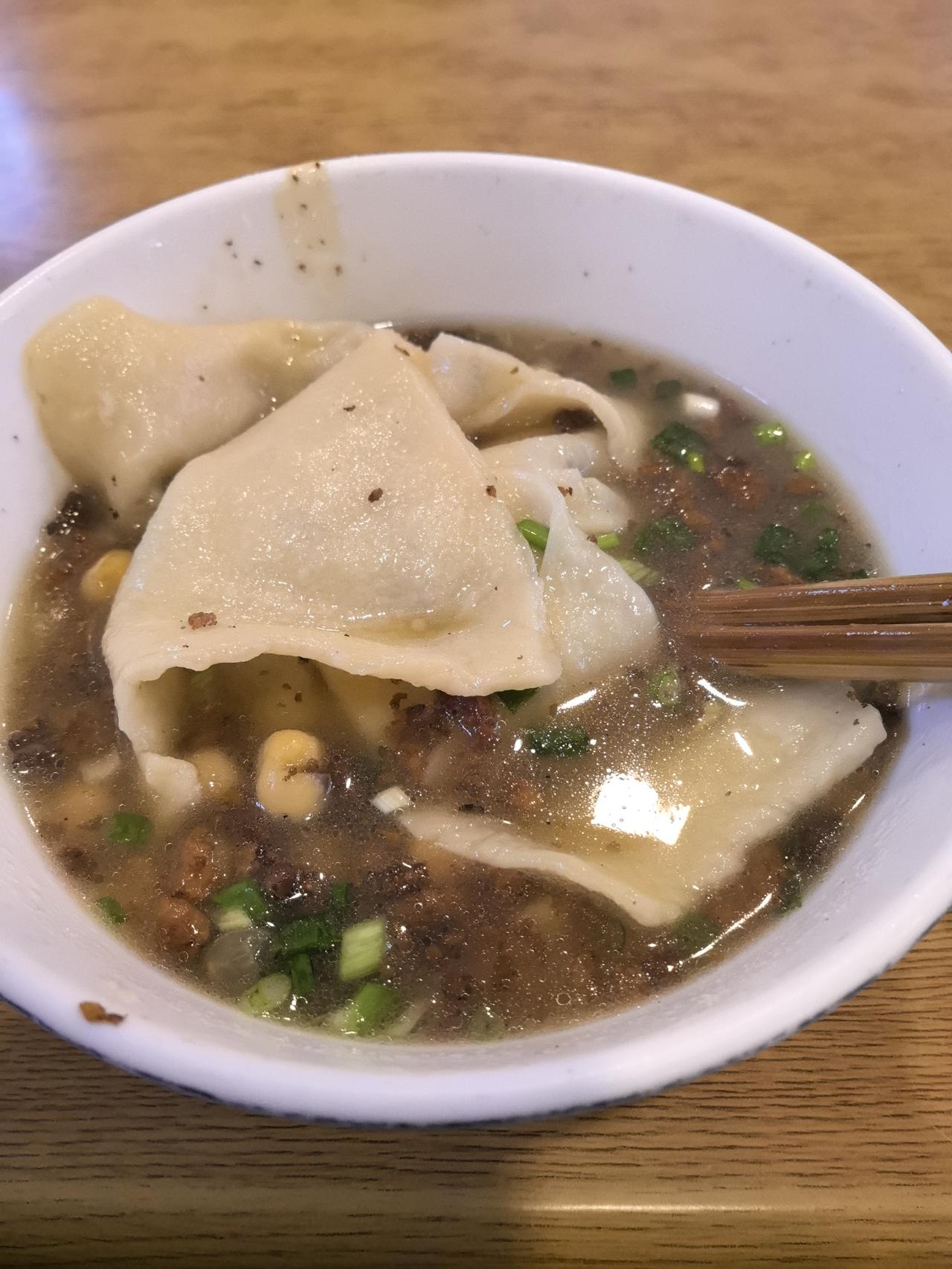 几片像饺子皮大小的面块，为什么卖那么贵？有的老餐馆价格上去了，质量和服务没有跟