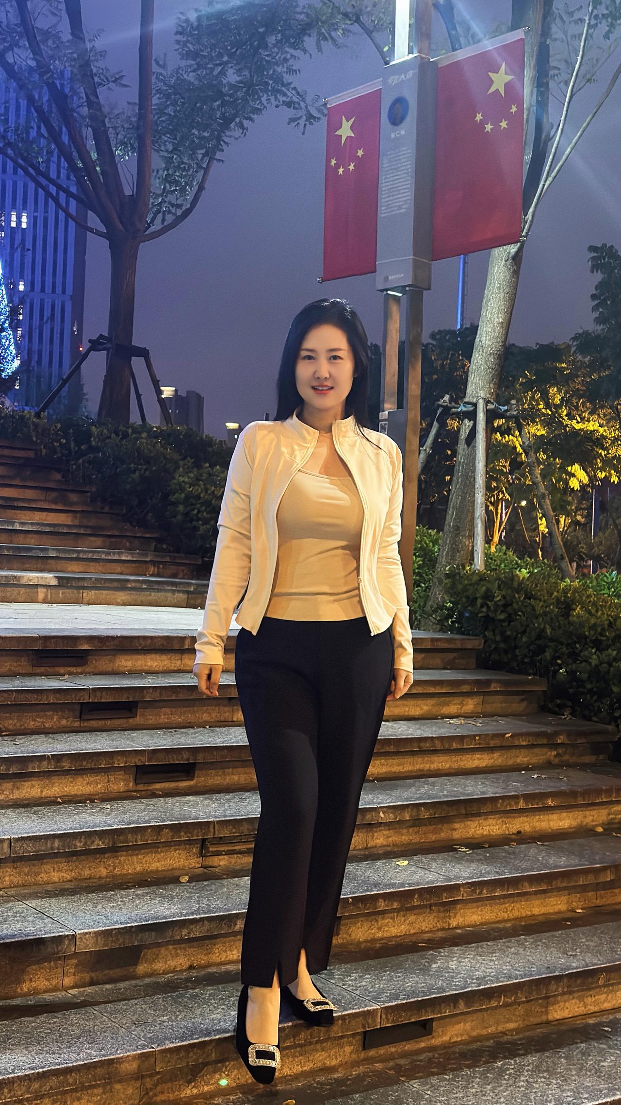 西路黑发挺脊梁，中华儿女当自强