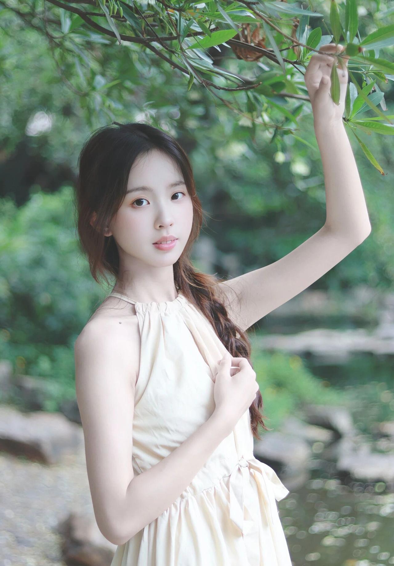 满地月凉翻竹露，隔溪风细度松云你见过最清纯的女生是什么样的清纯自然感美女自然纯