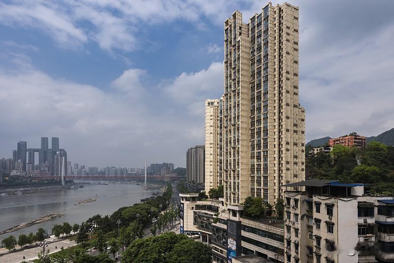 重庆楼市：重庆楼市分化特别明显，算得上是强板块很抗跌，远郊弱势板块回调幅度大