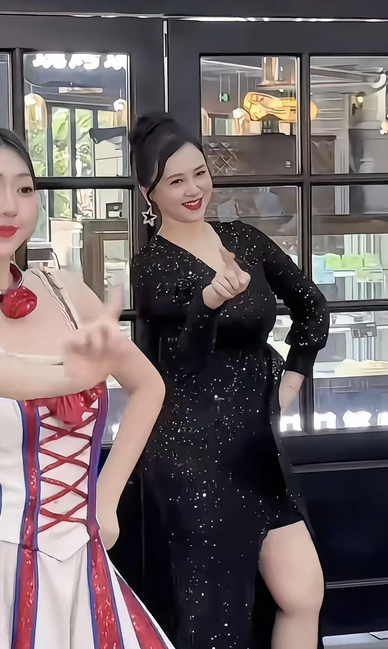 虽说不能说，翁虹一胖就毁了所有，但我能肯定地说，翁虹要是瘦下来肯定会更具美感。