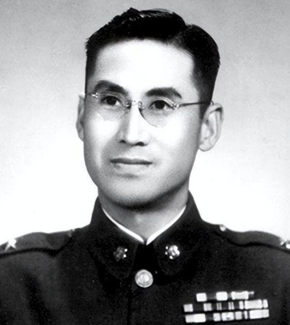 1948年那场深夜突袭，本想抓郭汝瑰通共把柄，谁知毛人凤带队看到中将家饭桌上的两
