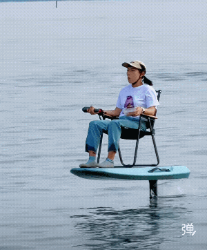 我很好奇，一站起来是不是就重心不稳，咋上岸呀，强烈要求把后面视频补上![呲牙笑]