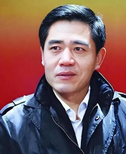 主持人曾问陈宝国：“你拍戏那么赚钱，能不能借我点钱花。”而陈宝国的话却引得全场
