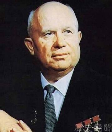 1953年赫鲁晓夫当上了苏联第一书记，马林科夫当上了部长会议主席，苏联形成了双头