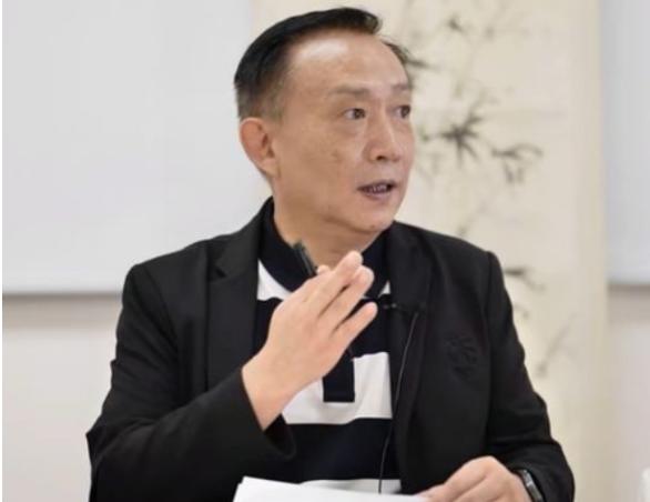 最狠的间谍，不偷你的情报，也不策反你的人；人家直接在你家里，帮你“立规矩”！ 