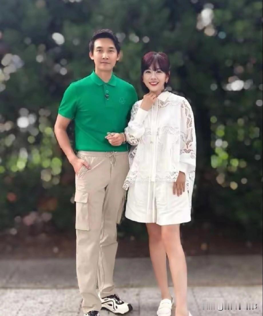 他26岁那年，拼命追一个34岁、有病、不能生、还穷的女人，所有人都说他疯了，他妈